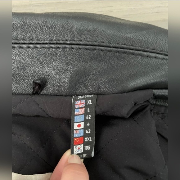 Leather jacket - Picture 3 of 3